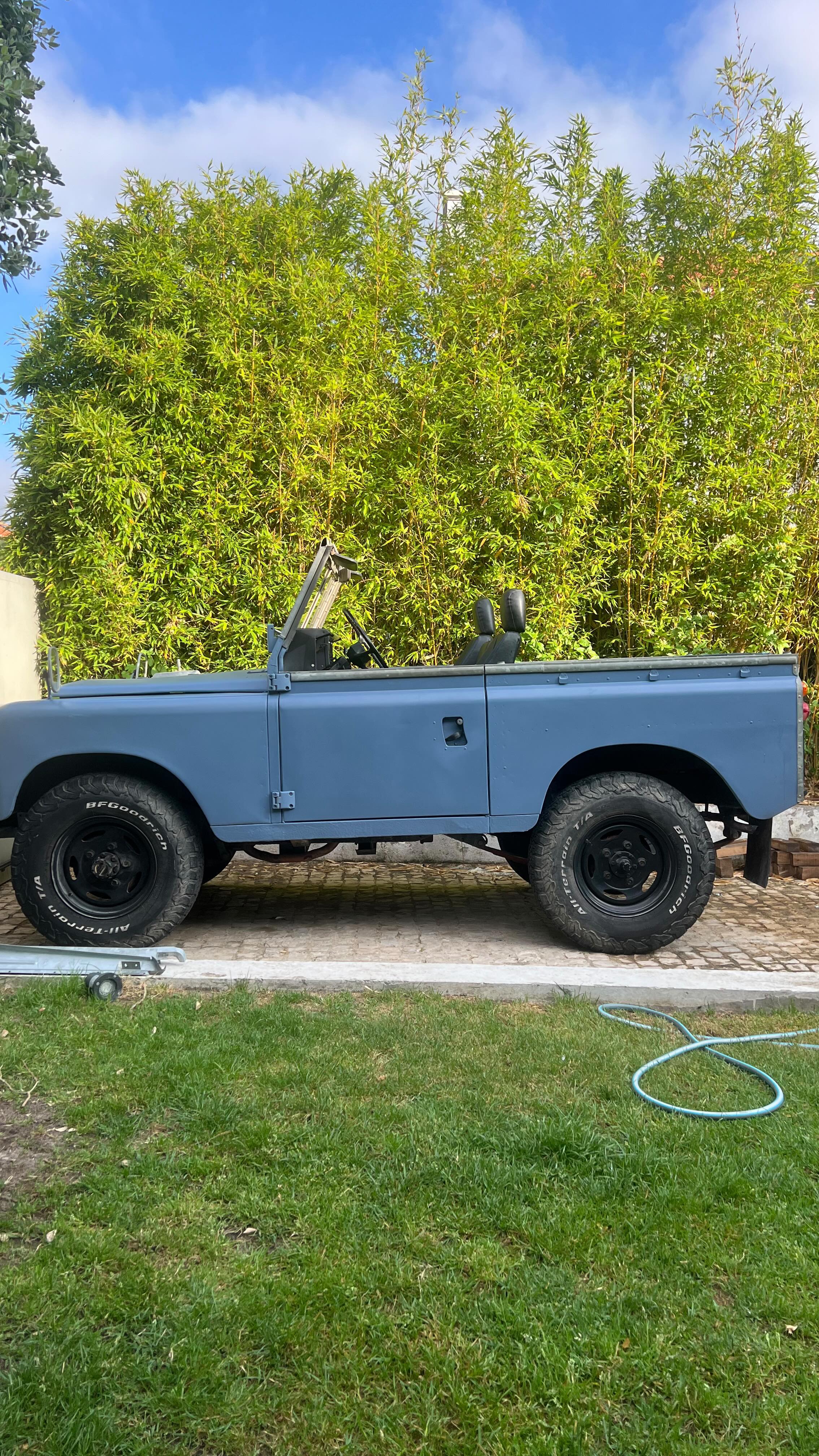 Meet Dudley. A new member of the 4 Low fleet. This one getting a full beach runner restoration with the intention of maybe, just maybe being sold in the future. Follow along for all kinds of DIY cock ups as I try and revive this little legend.
.
.
.
#series3 #landroverseries #beachrunner #vintagelandrover #landylove #landroverclub #landroverlove #landroverlifestyle #landroverphotos #landroveroflisbon #reborn #refurbish #restore #revitalise #revive